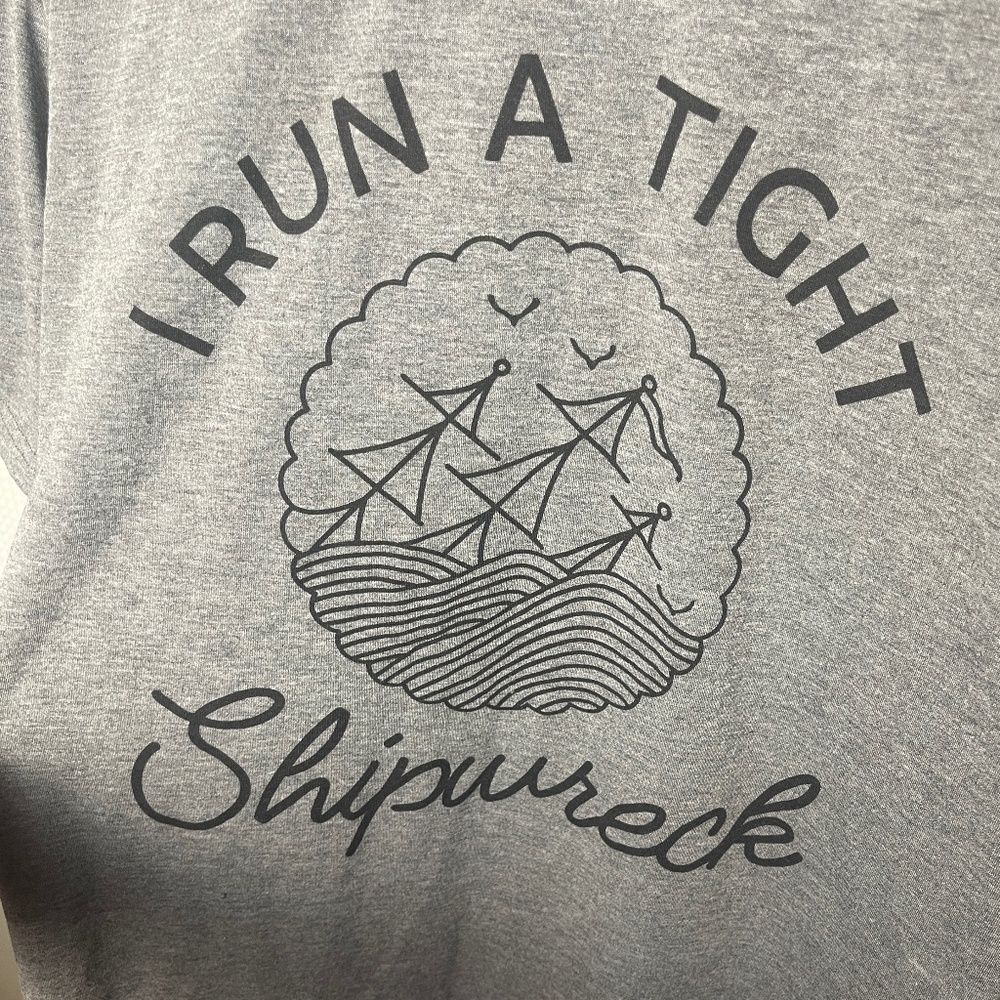 run a Tight Shipwreck t-shirt grey size XXL‎ graphic T-shirt for woman